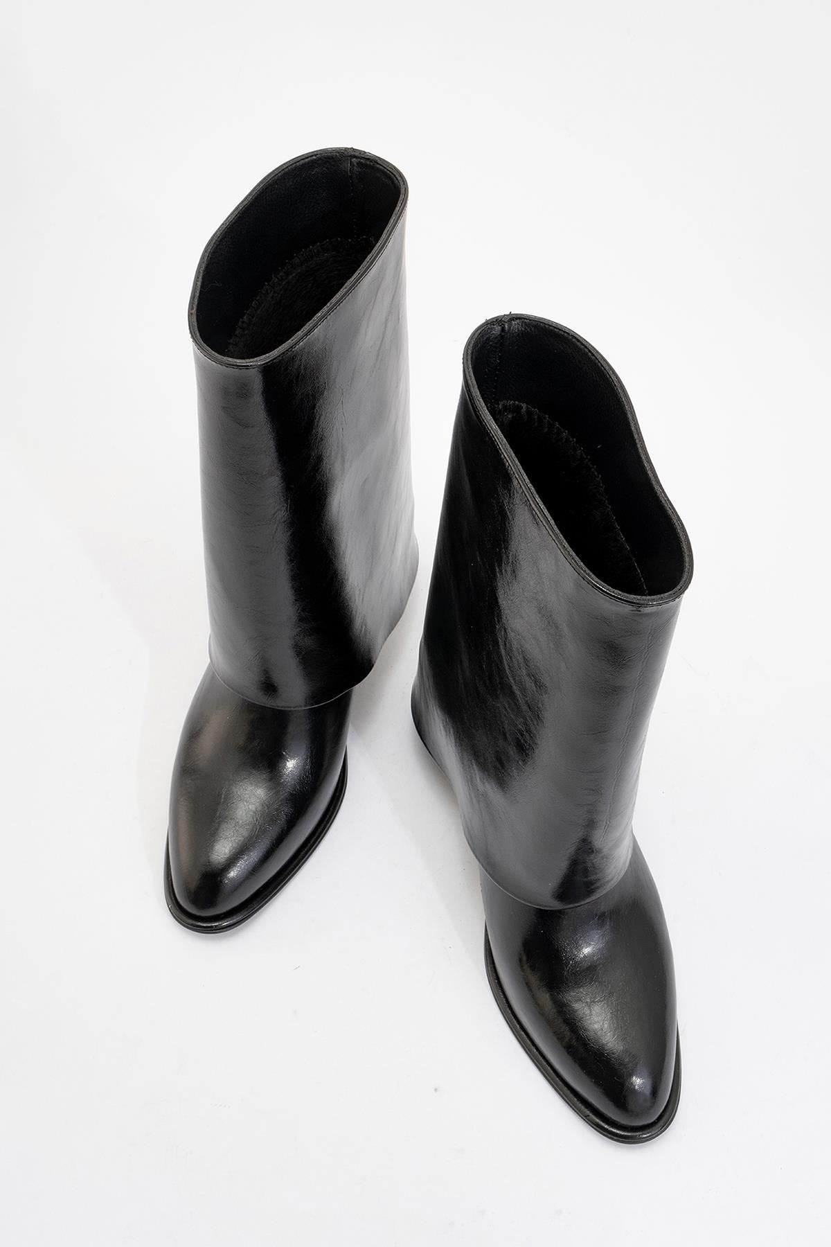 Ellas Black Chunky Heel Boot – side view showing leather, black, red, Vowalisse