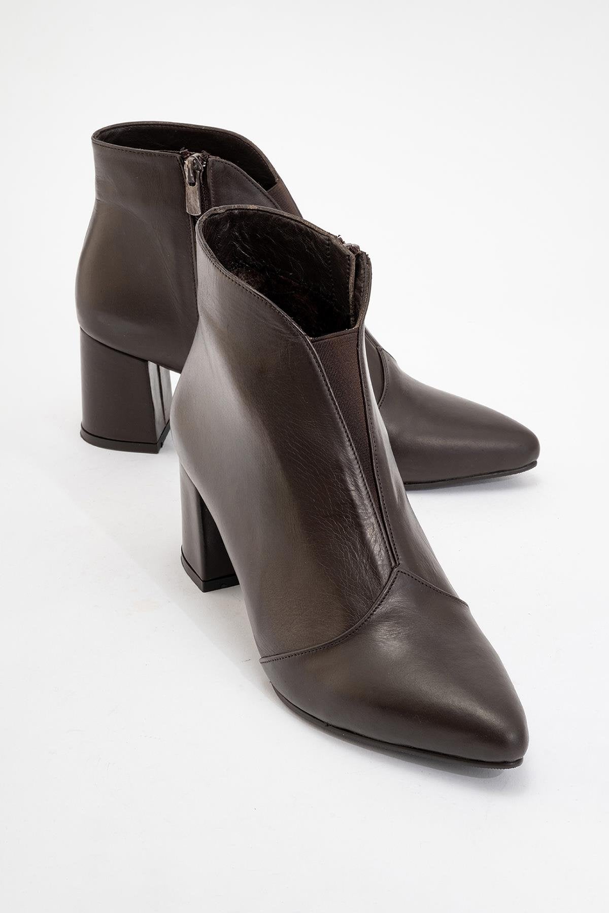Finda Brown Leather Block‑Heel Boot – front three-quarter view showing leather, Vowalisse