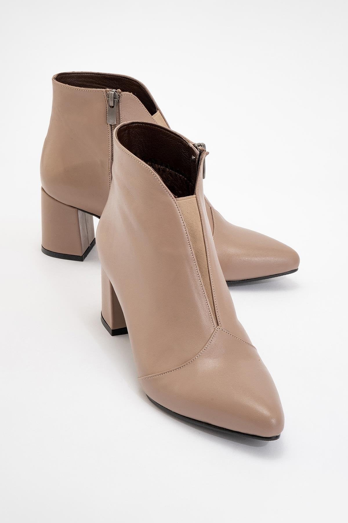 Finda Dark Beige Leather Block‑Heel Boot – front three-quarter view showing leather, Vowalisse