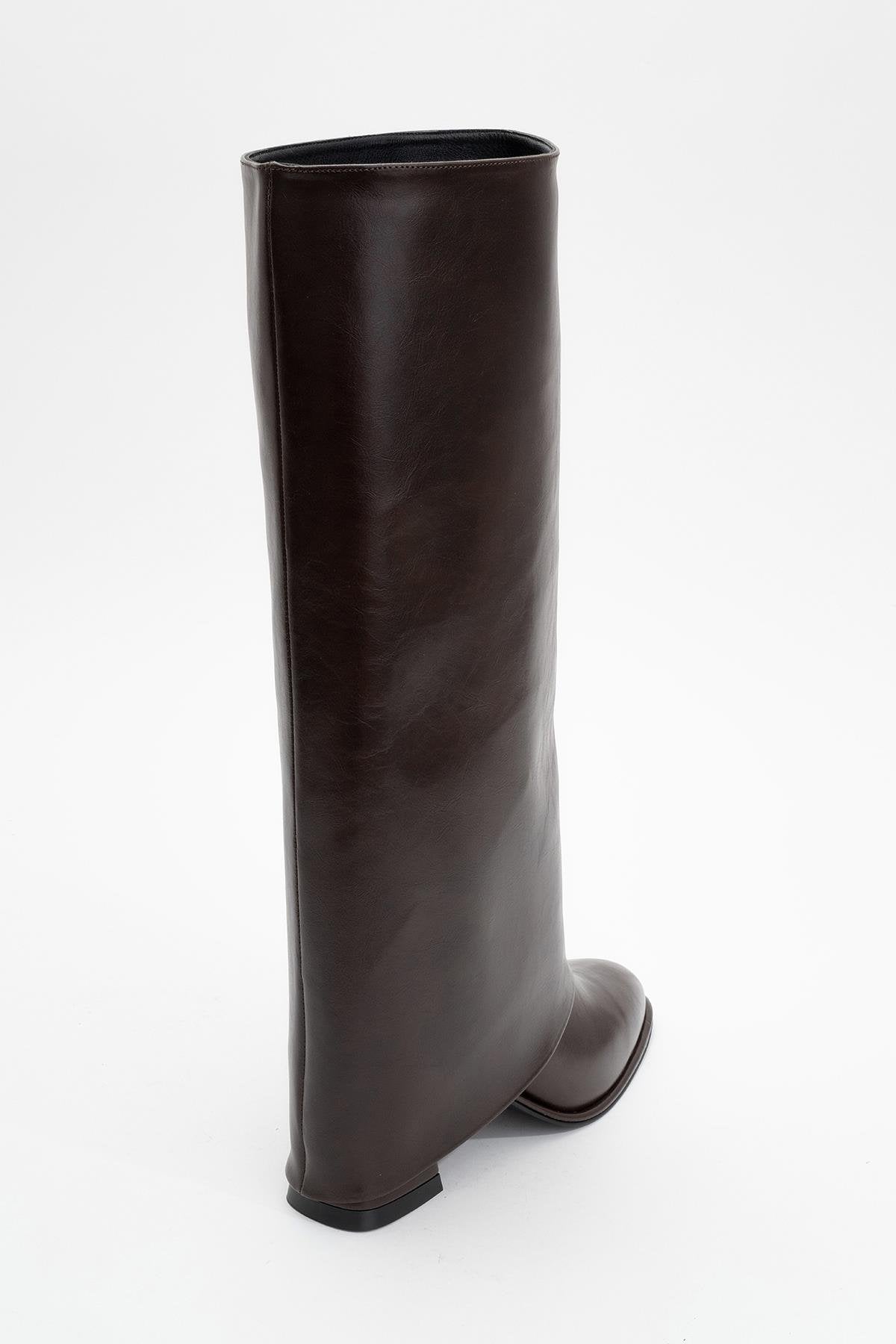 Maybe Brown Chunky Heel Boot – heel view showing leather, red, Vowalisse
