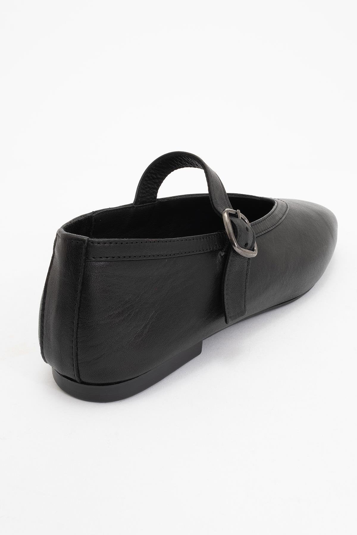 Matilda - Black Leather Mary Jane Flats – heel view showing leather, black, Vowalisse