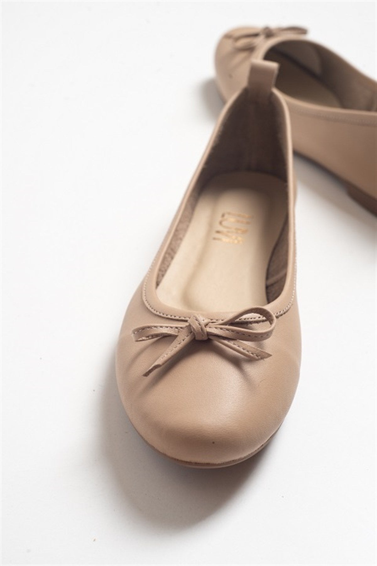 Florence - Cream Beige Leather Ballerina Flats – front three-quarter view showing bow, leather, suede, Vowalisse