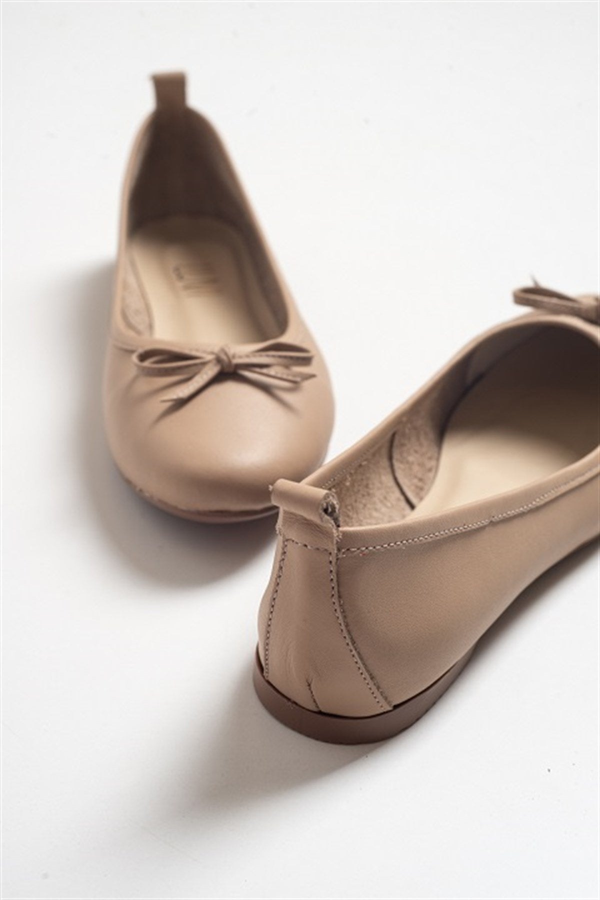 Florence - Cream Beige Leather Ballerina Flats – detail view showing bow, leather, suede, Vowalisse