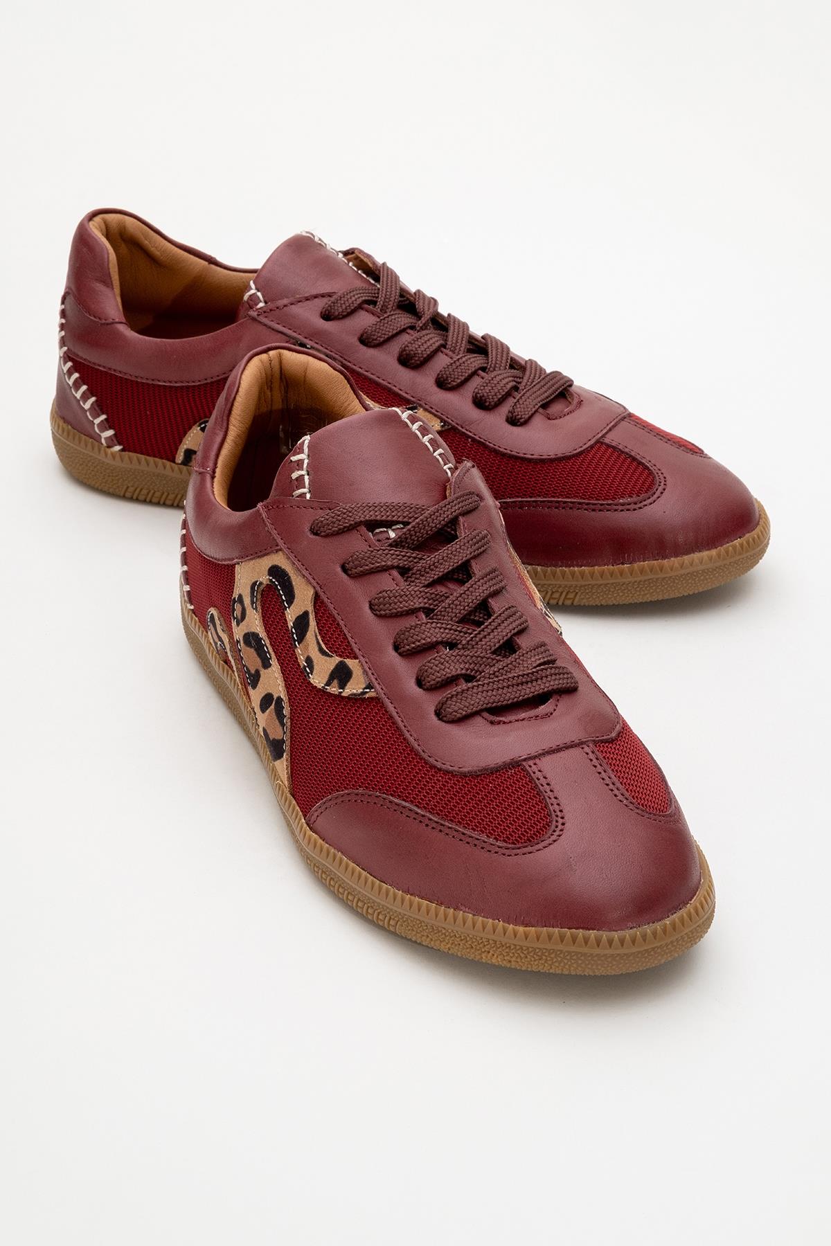 Perry - Burgundy Leather Sneakers – front three-quarter view showing leather, Vowalisse