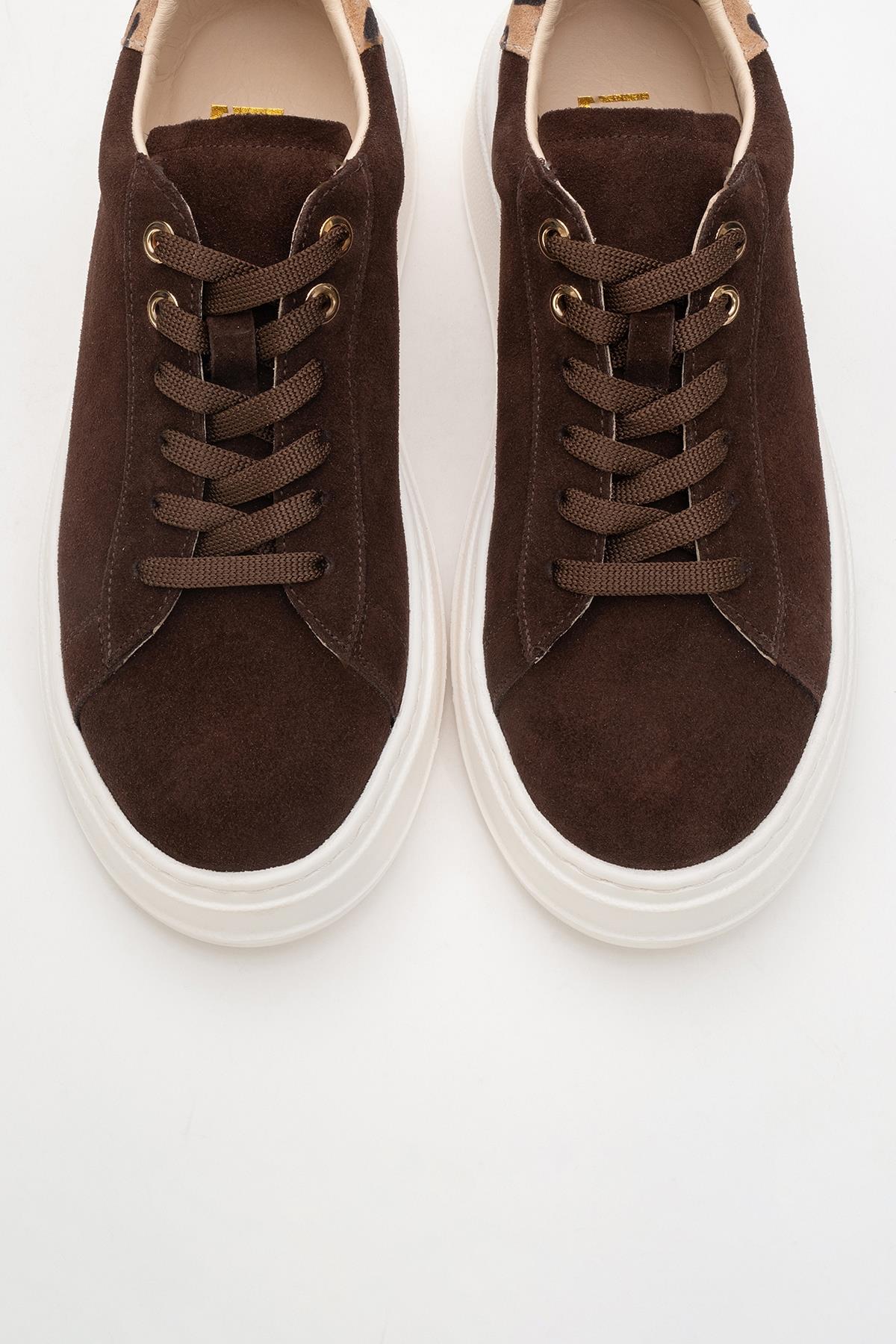 Gueno - Brown Genuine Leather Sneaker – side view showing leather, Vowalisse