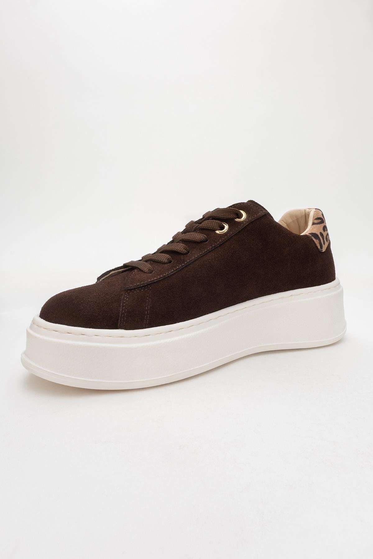 Gueno - Brown Genuine Leather Sneaker – detail view showing leather, Vowalisse