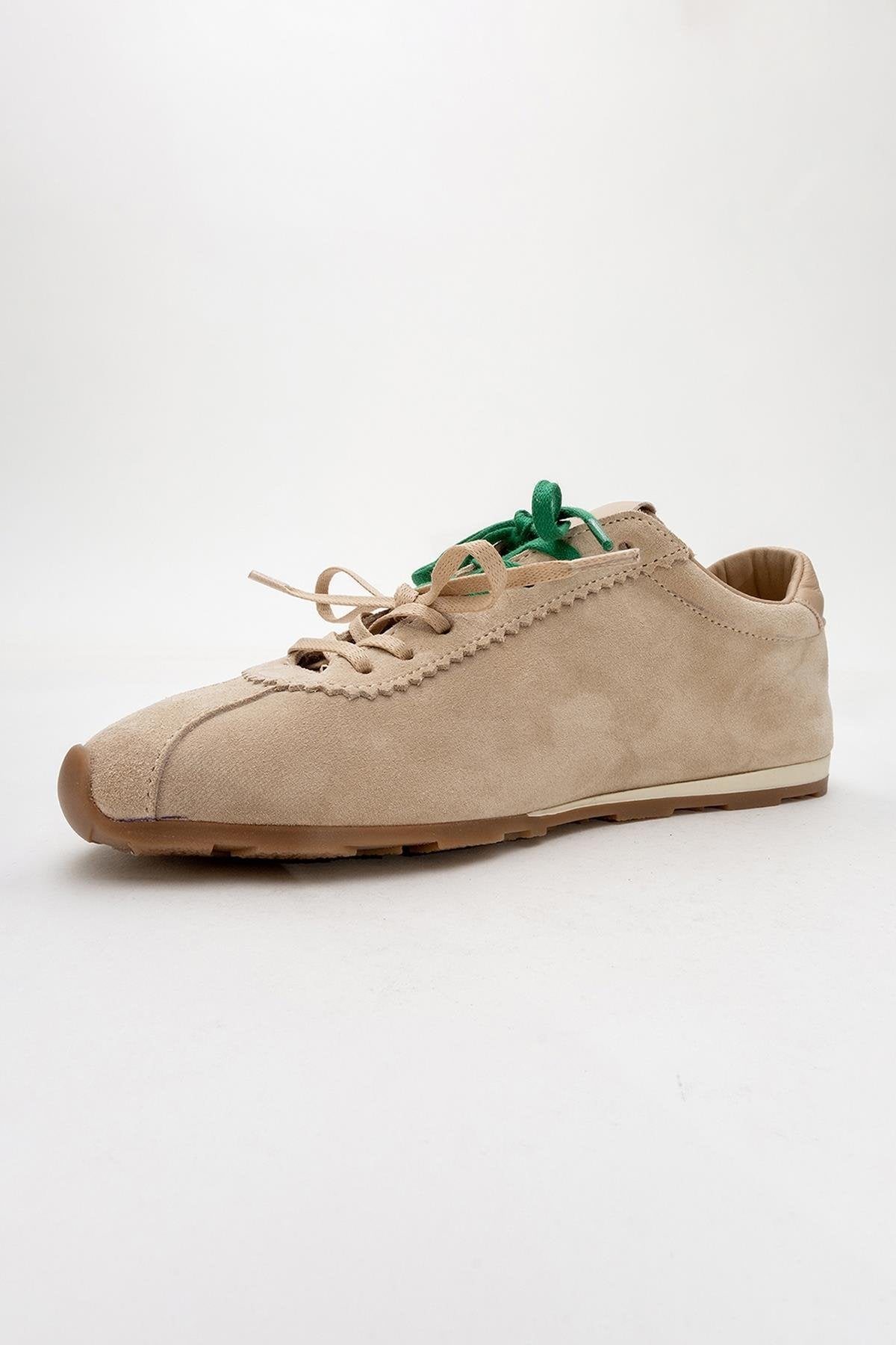 Crea - Beige Leather Sneakers – heel view showing leather, red, Vowalisse
