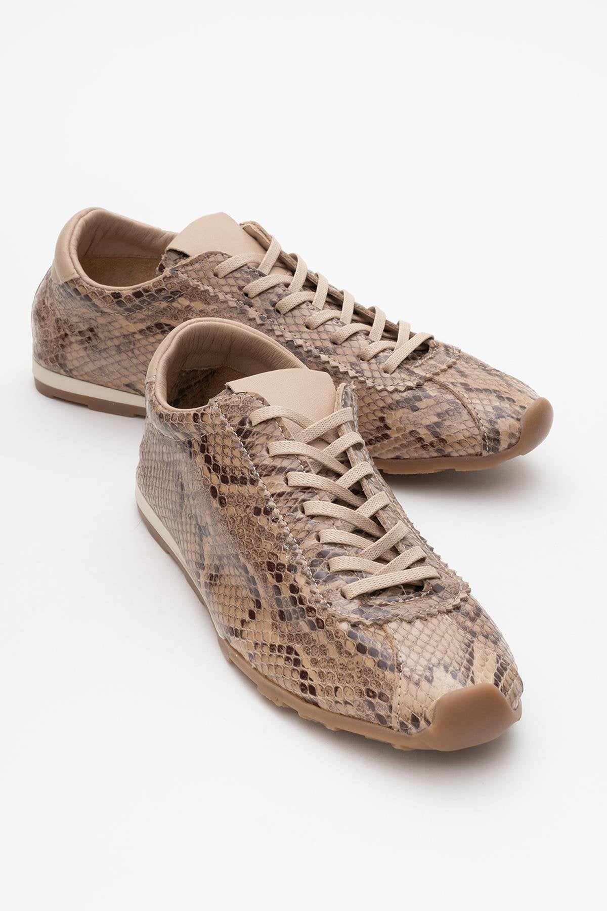 Crea - Light Brown Leather Sneakers – front three-quarter view showing leather, red, Vowalisse
