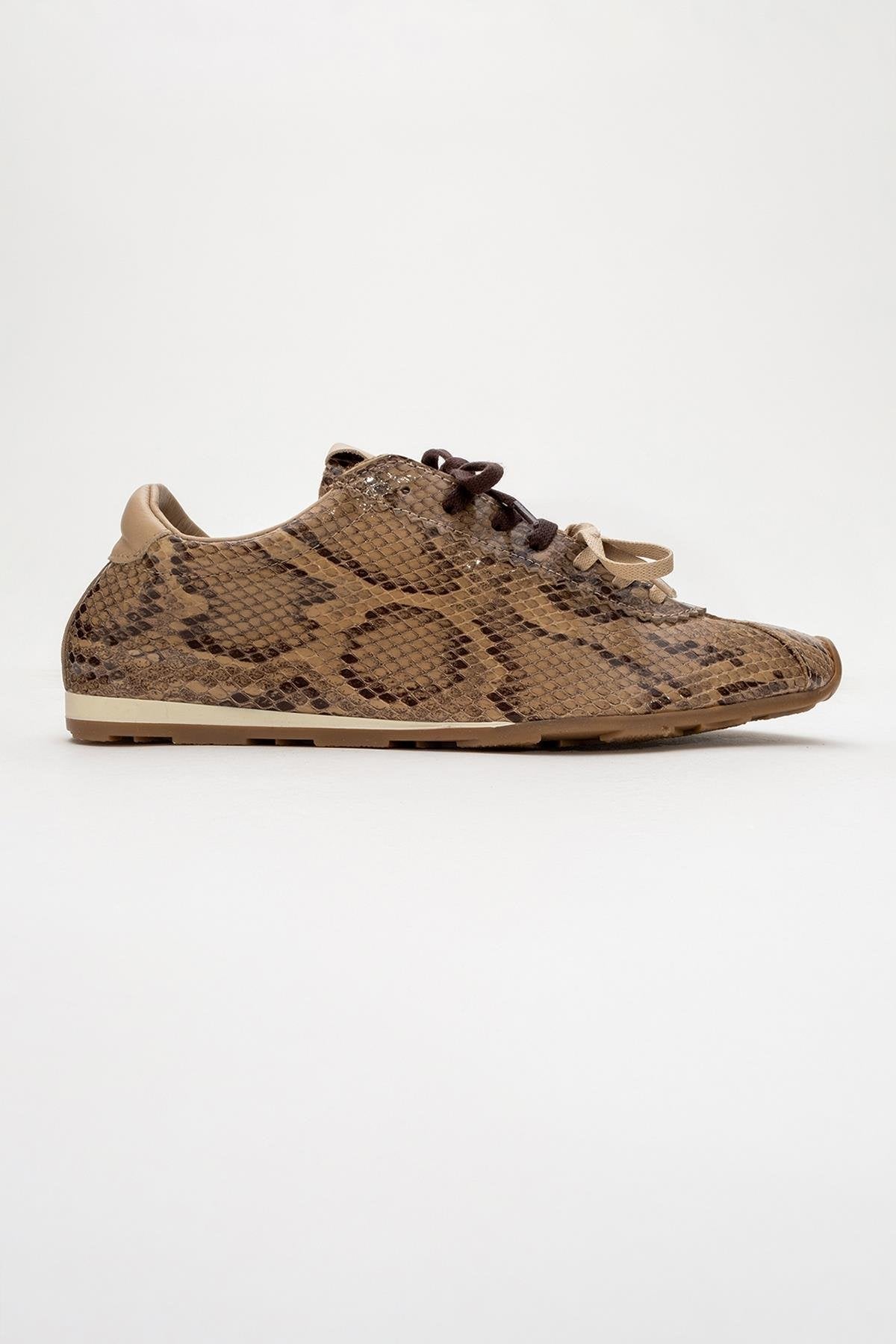 Crea - Light Brown Leather Sneakers – top view showing leather, red, Vowalisse