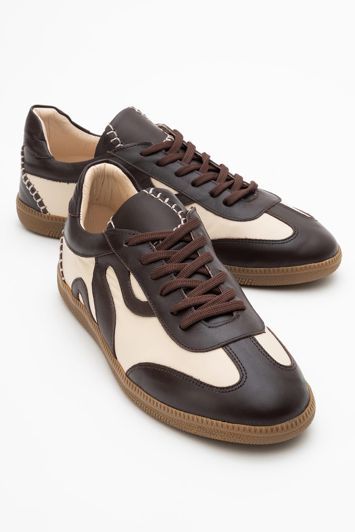 Perry - Brown Leather Sneakers – front three-quarter view showing leather, Vowalisse