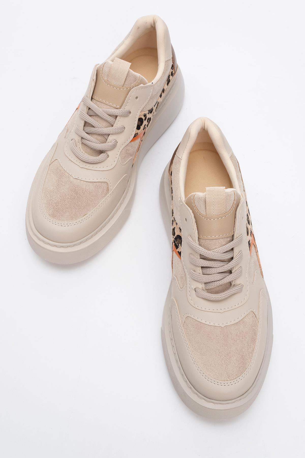 Ida - Beige Sneakers – side view showing leather, Vowalisse