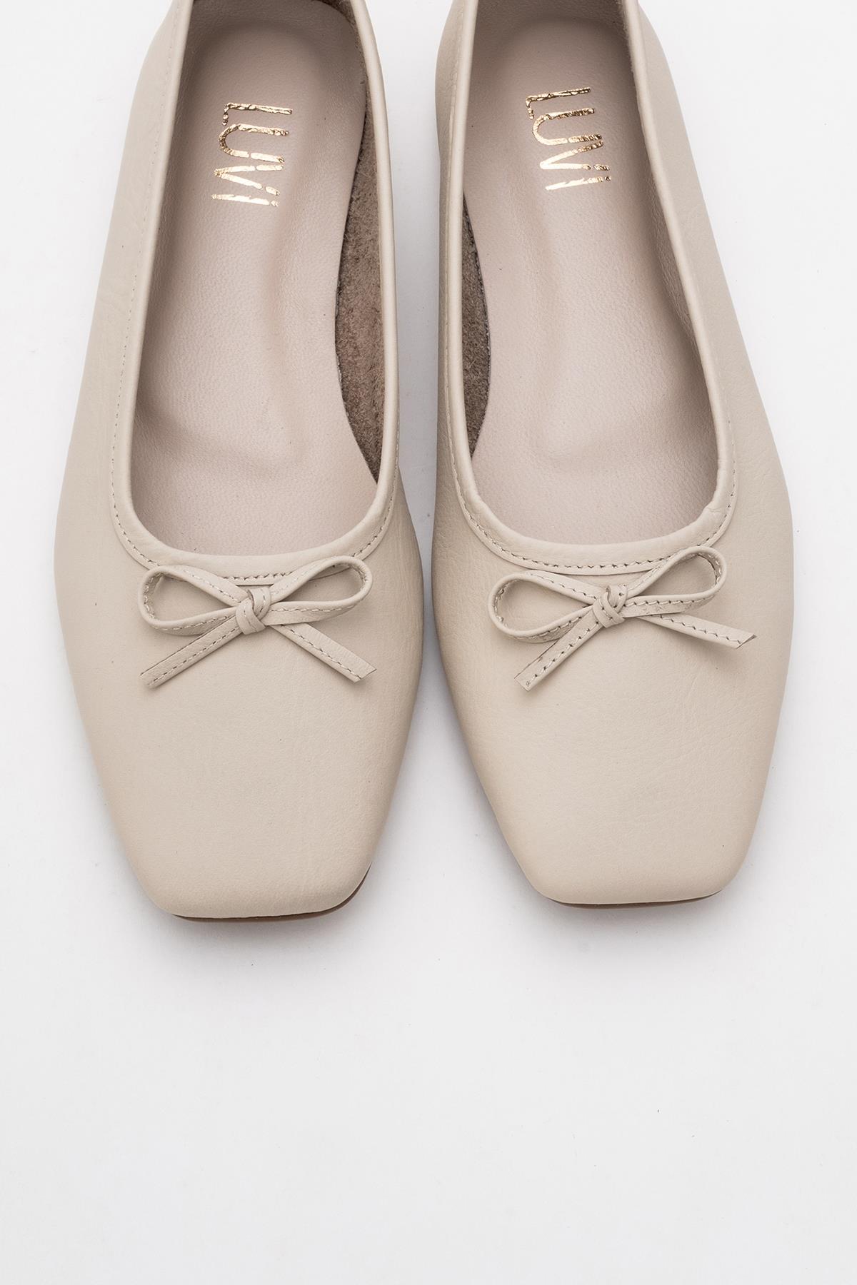 Sosa - Light Beige Leather Ballet Flats – side view showing bow, leather, Vowalisse
