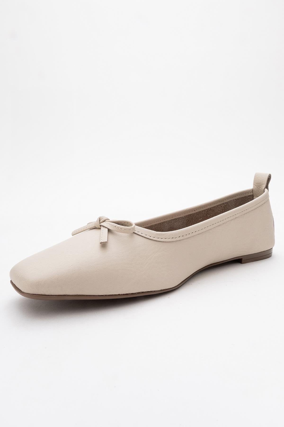 Sosa - Light Beige Leather Ballet Flats – heel view showing bow, leather, Vowalisse