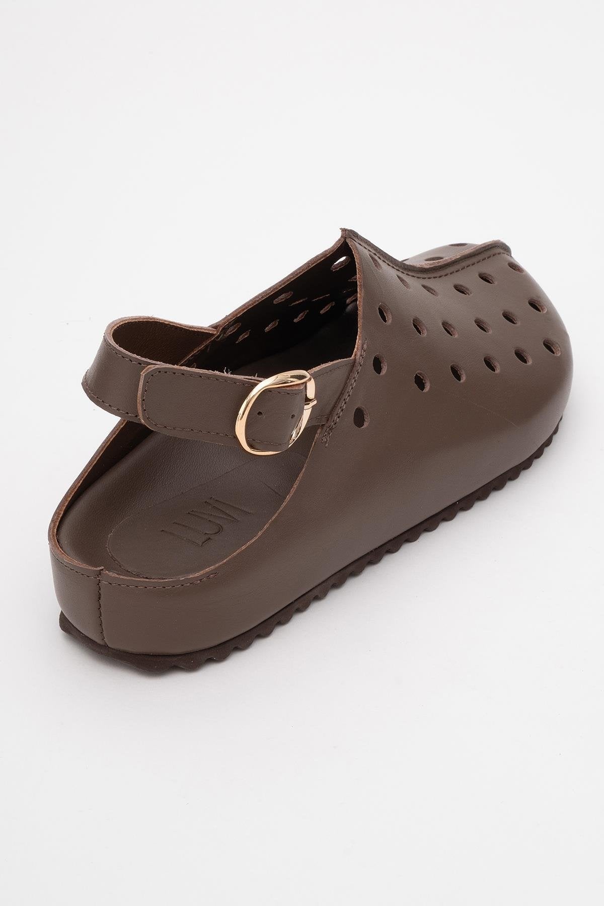 Justa - Brown Leather Clogs – back view showing leather, Vowalisse