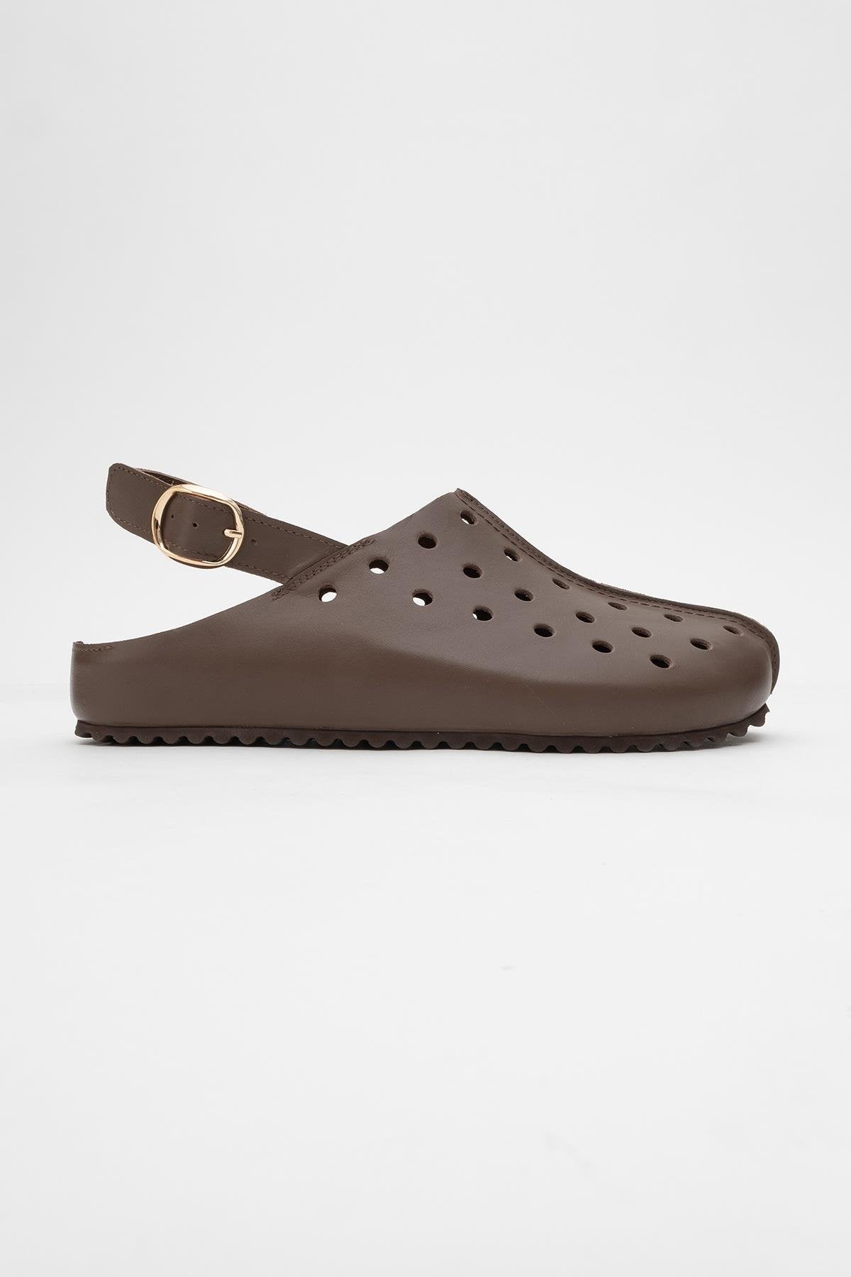 Justa - Brown Leather Clogs – top view showing leather, Vowalisse
