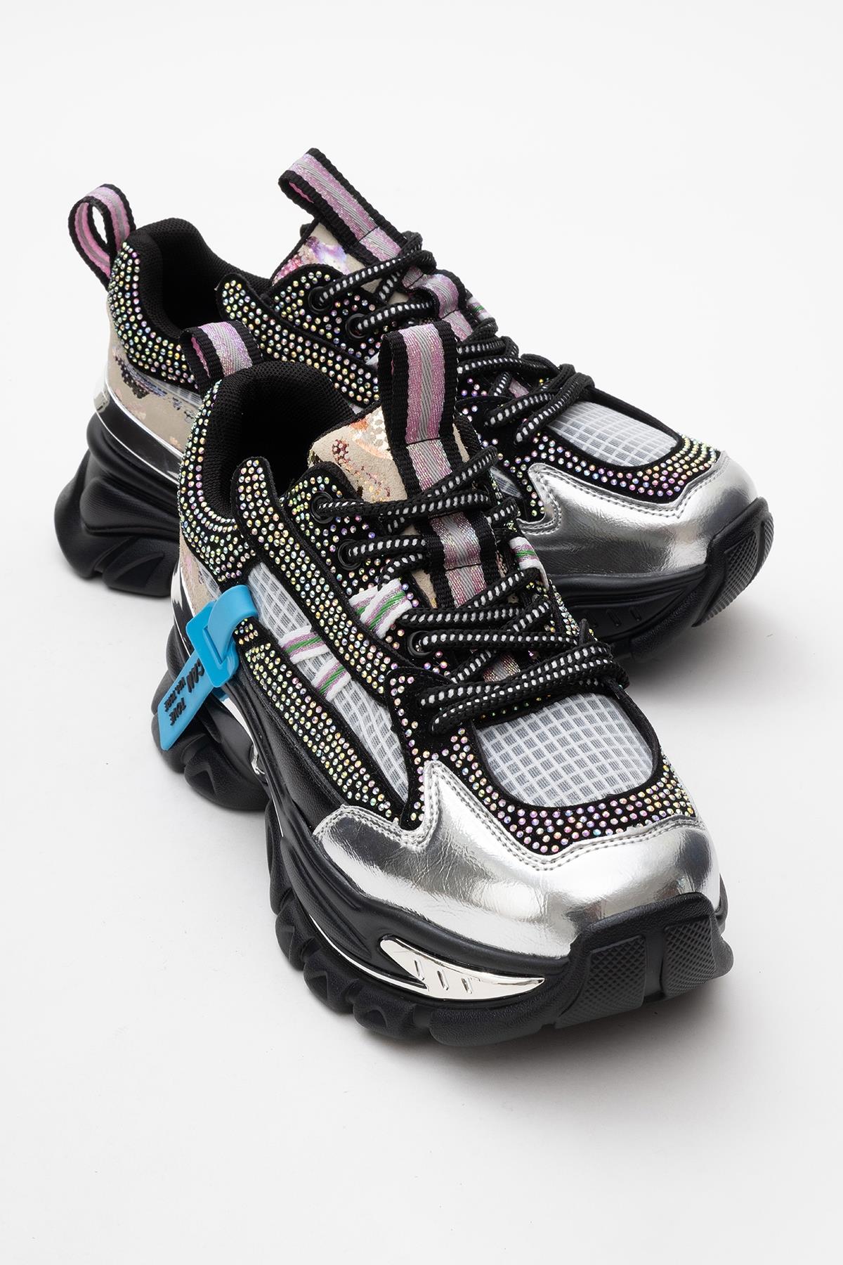 Noi - Black Silver Sneaker – front three-quarter view showing leather, black, silver, Vowalisse