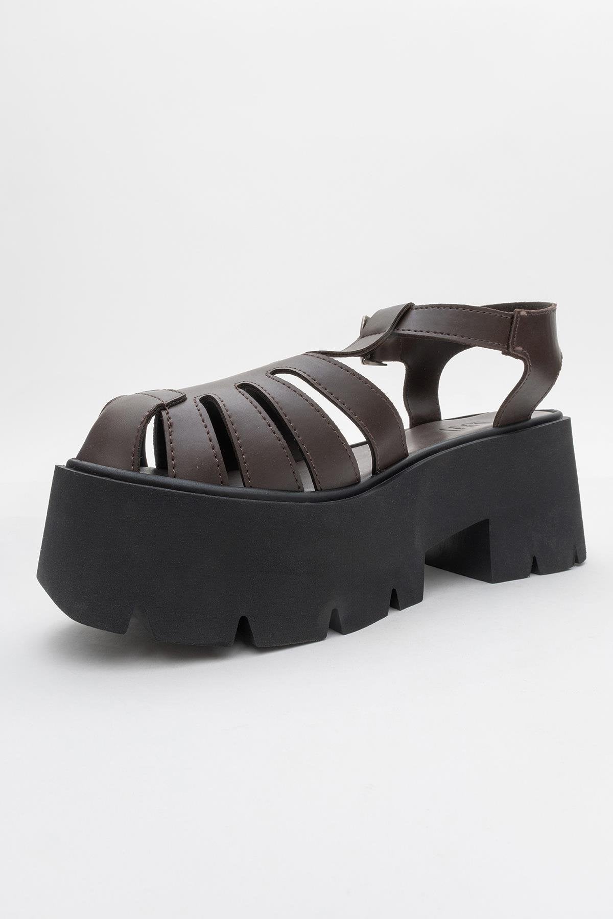 Verua - Brown Platform Sandal – heel view showing leather, Vowalisse