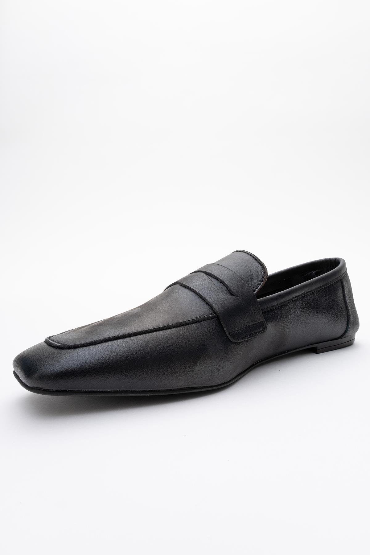 Morne - Black Leather Loafers – heel view showing leather, black, Vowalisse