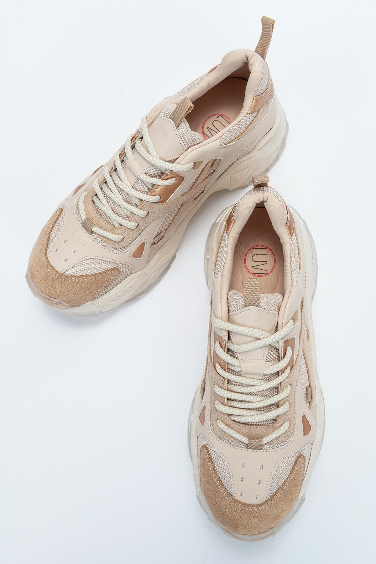 Loretta - Beige Platform Sneakers – back view showing red, Vowalisse