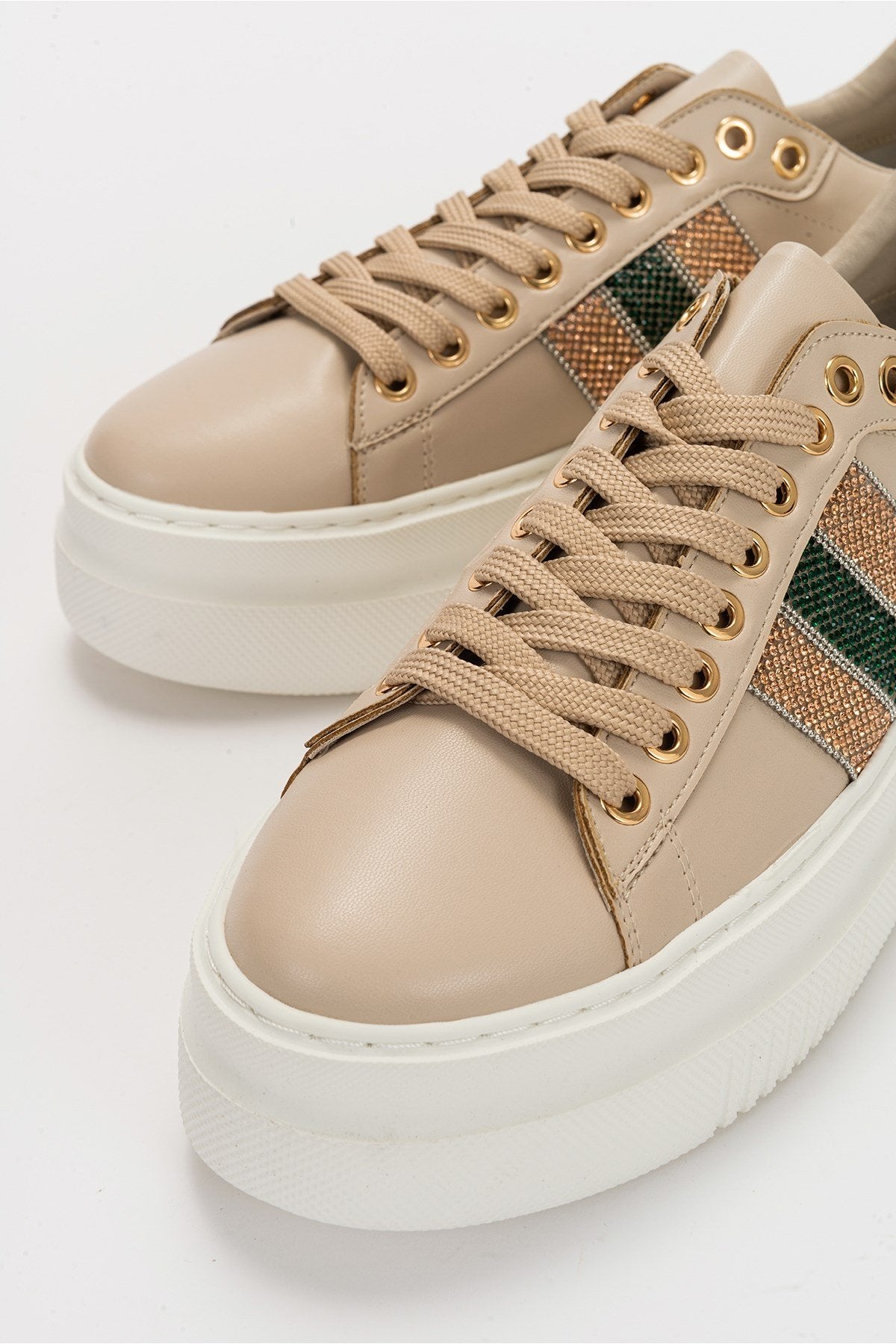 Nuno - Taupe Sneaker – detail view showing leather, Vowalisse