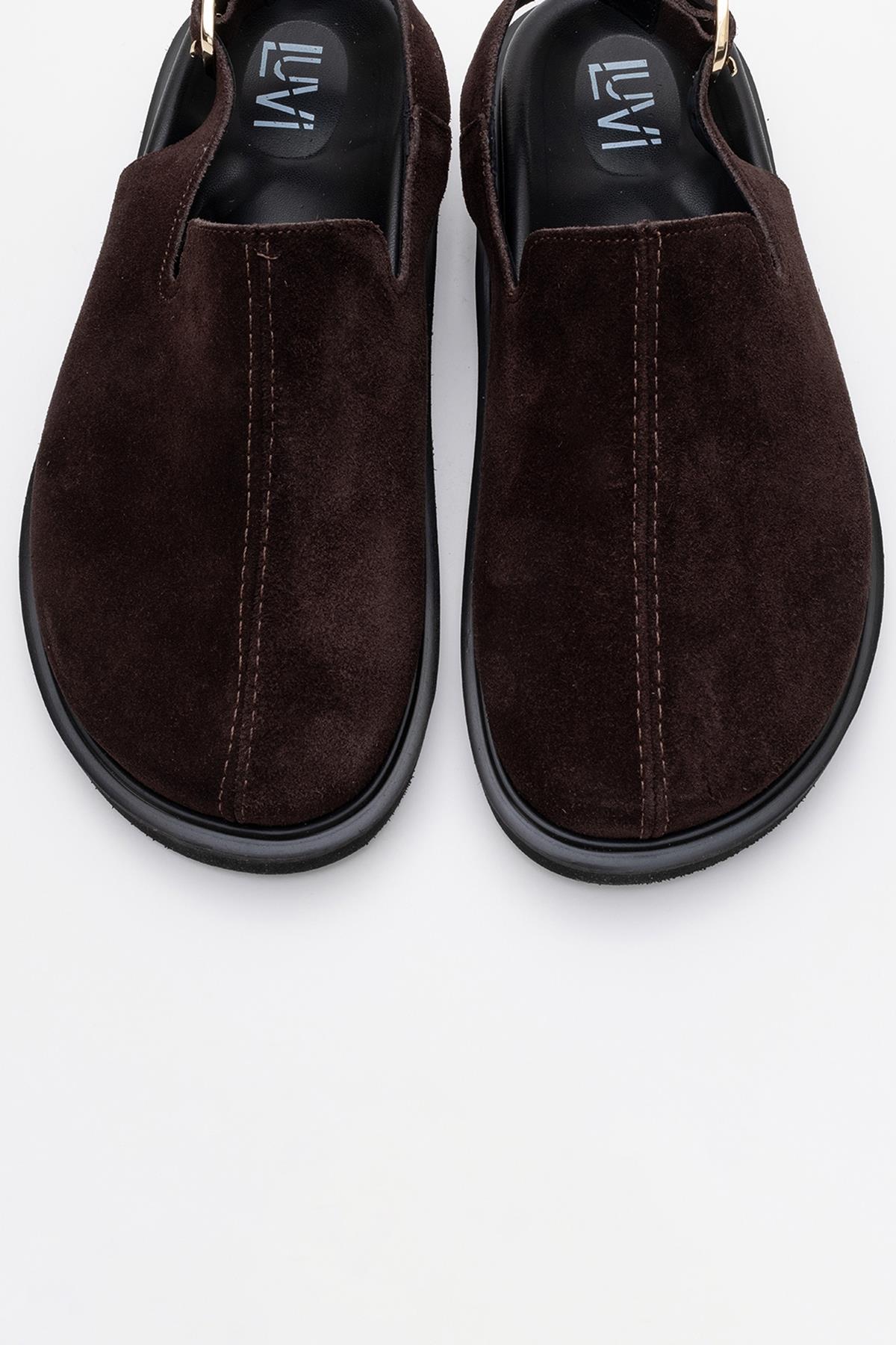 Laby - Brown Suede Leather Clogs – side view showing leather, suede, red, Vowalisse