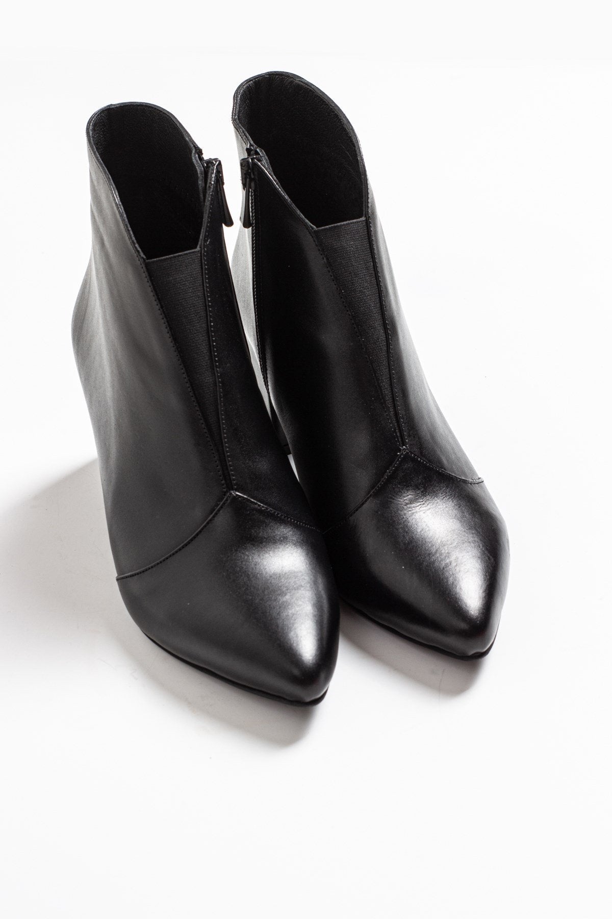 Finda Black Leather Block‑Heel Boot – detail view showing leather, black, Vowalisse