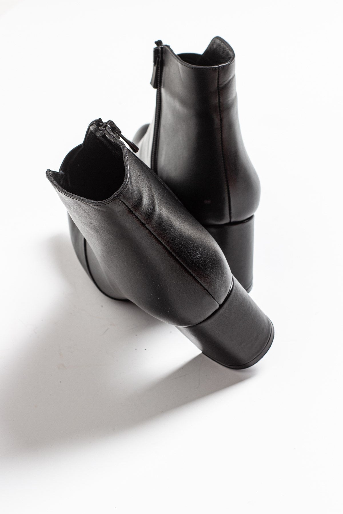 Finda Black Leather Block‑Heel Boot – heel view showing leather, black, Vowalisse