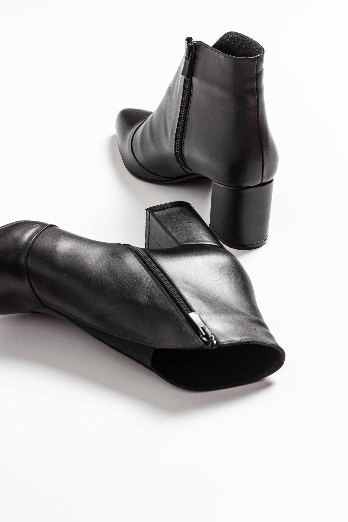 Finda Black Leather Block‑Heel Boot – back view showing leather, black, Vowalisse