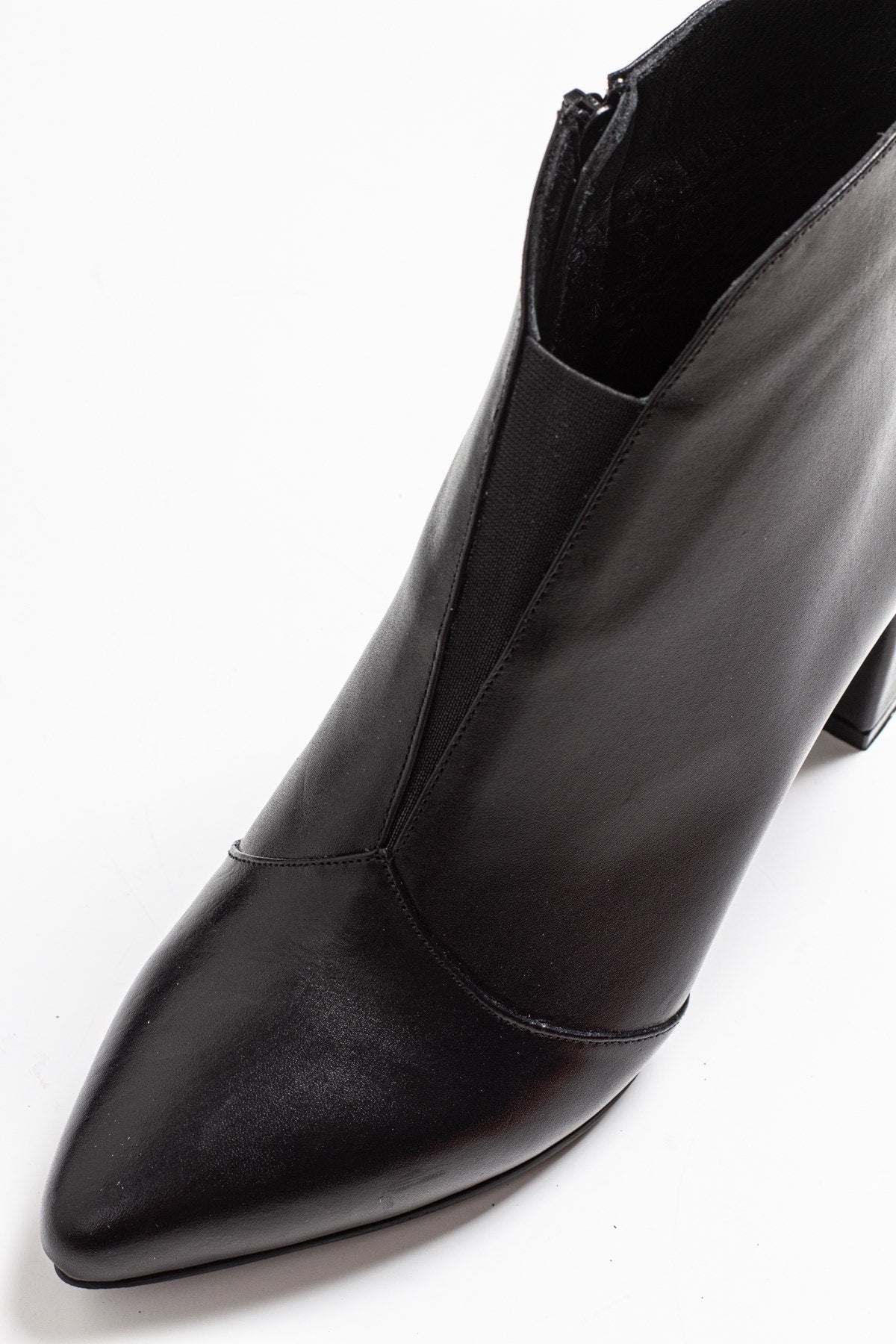 Finda Black Leather Block‑Heel Boot – top view showing leather, black, Vowalisse