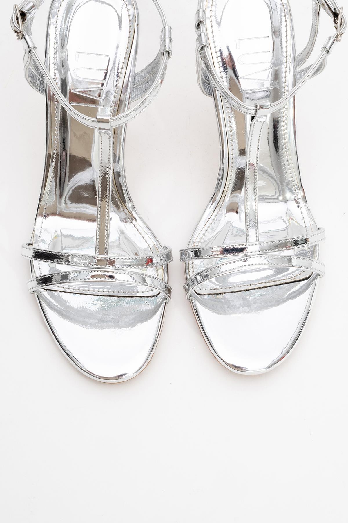 Credo - Silver High Heel Shoe – side view showing leather, metallic, silver, Vowalisse