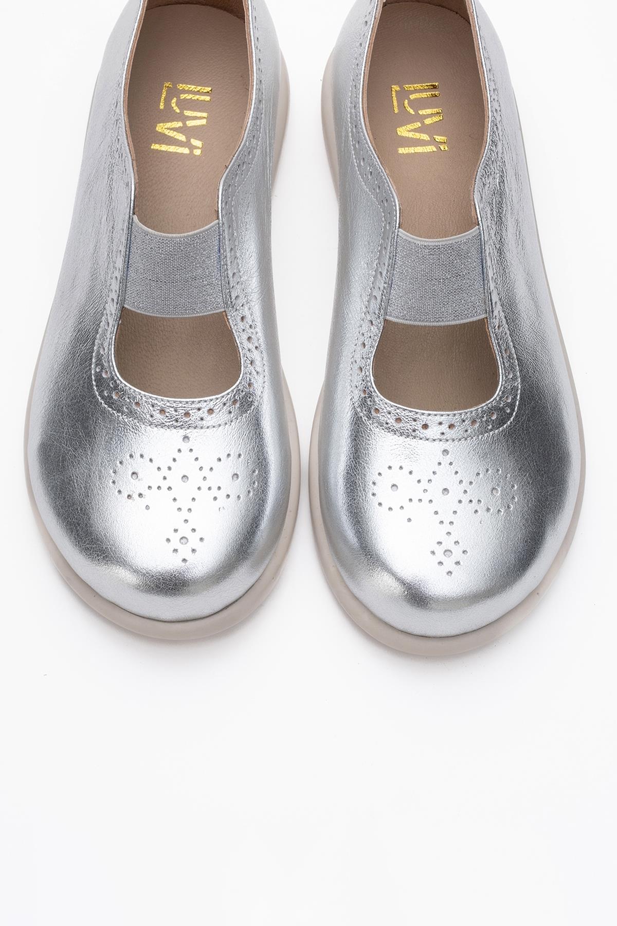 CHELLE Silver Elastic Leather Flat – side view showing leather, silver, Vowalisse