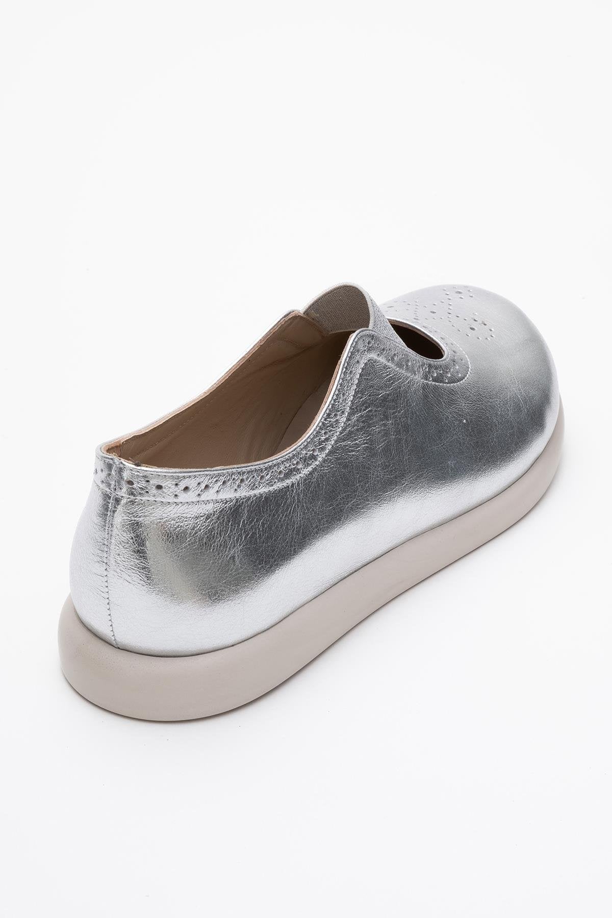 CHELLE Silver Elastic Leather Flat – back view showing leather, silver, Vowalisse