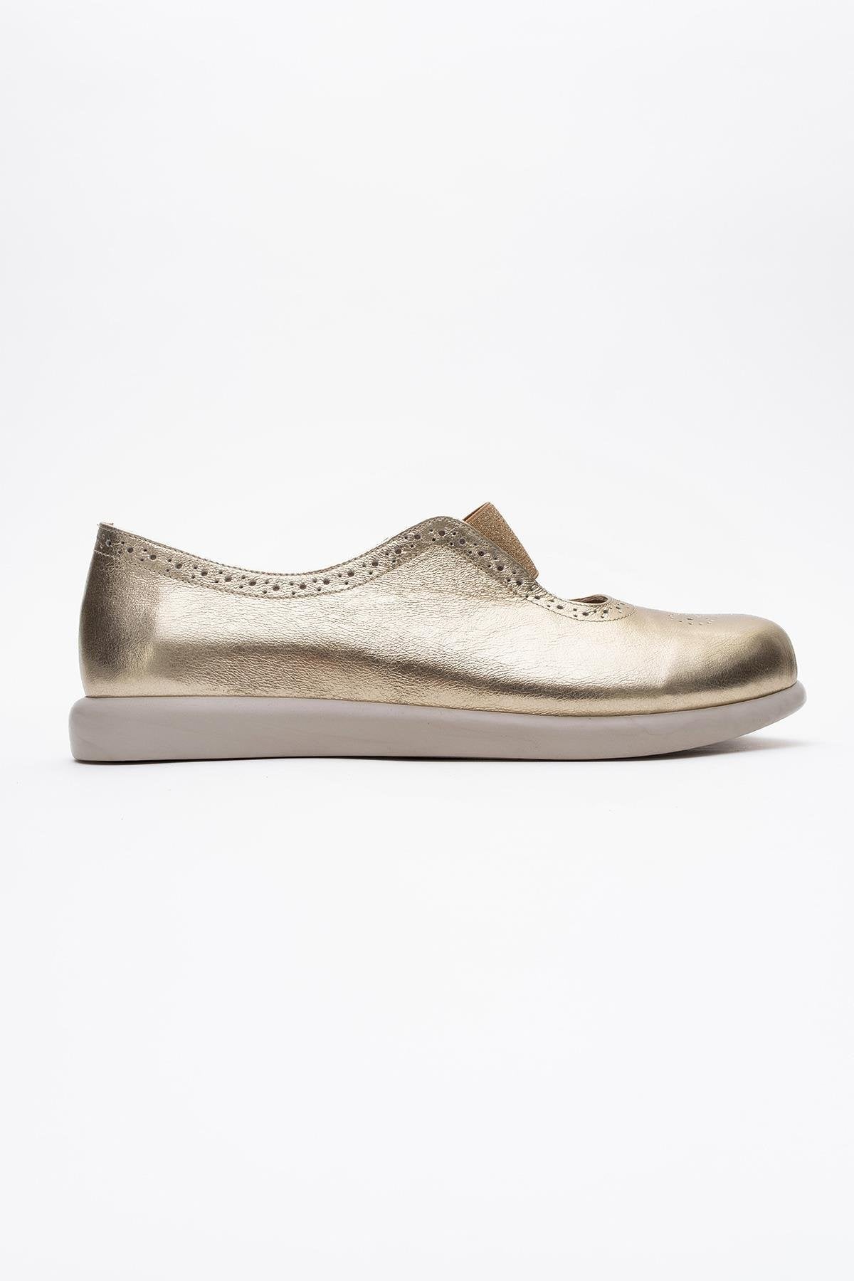 CHELLE Gold Elastic Leather Flat – top view showing leather, gold, Vowalisse
