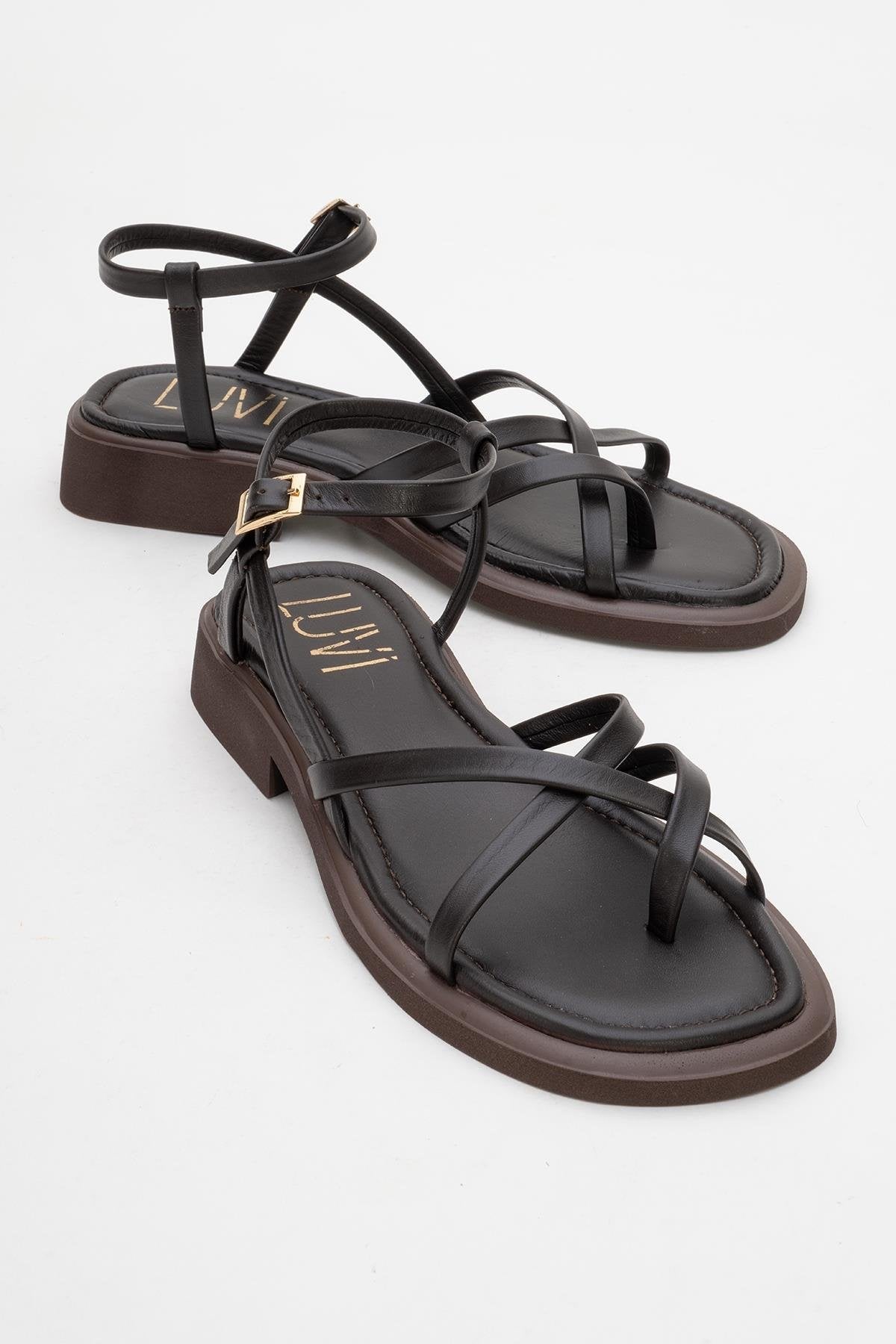 Antas - Brown Leather Sandals – front three-quarter view showing leather, Vowalisse