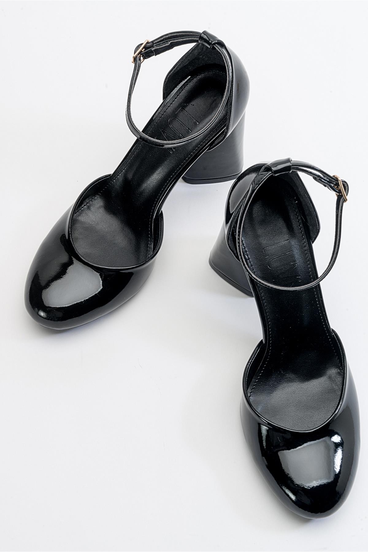 Oslo - Black Heeled Shoe – heel view showing leather, black, Vowalisse