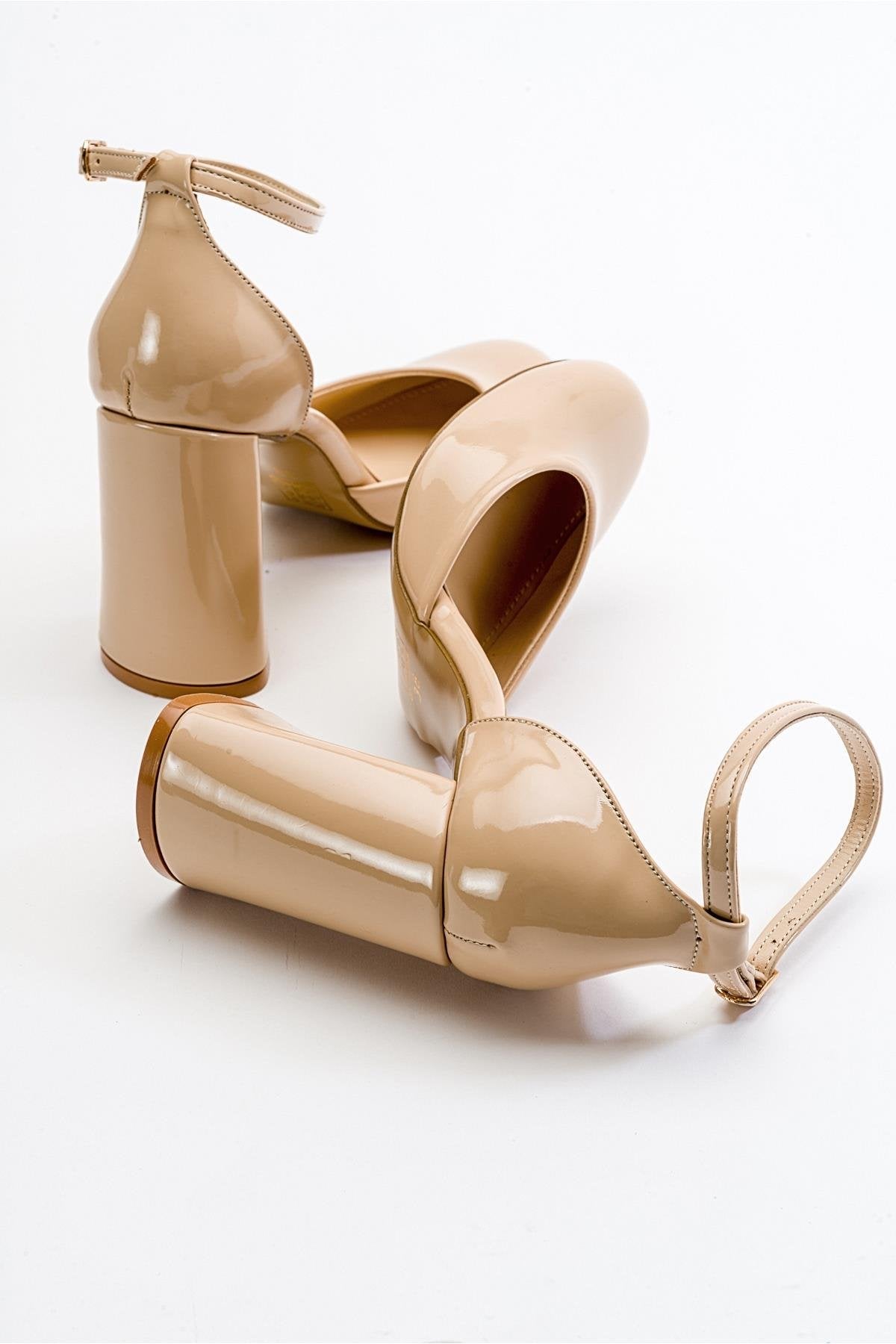 Oslo - Beige Heeled Shoe – detail view showing leather, Vowalisse