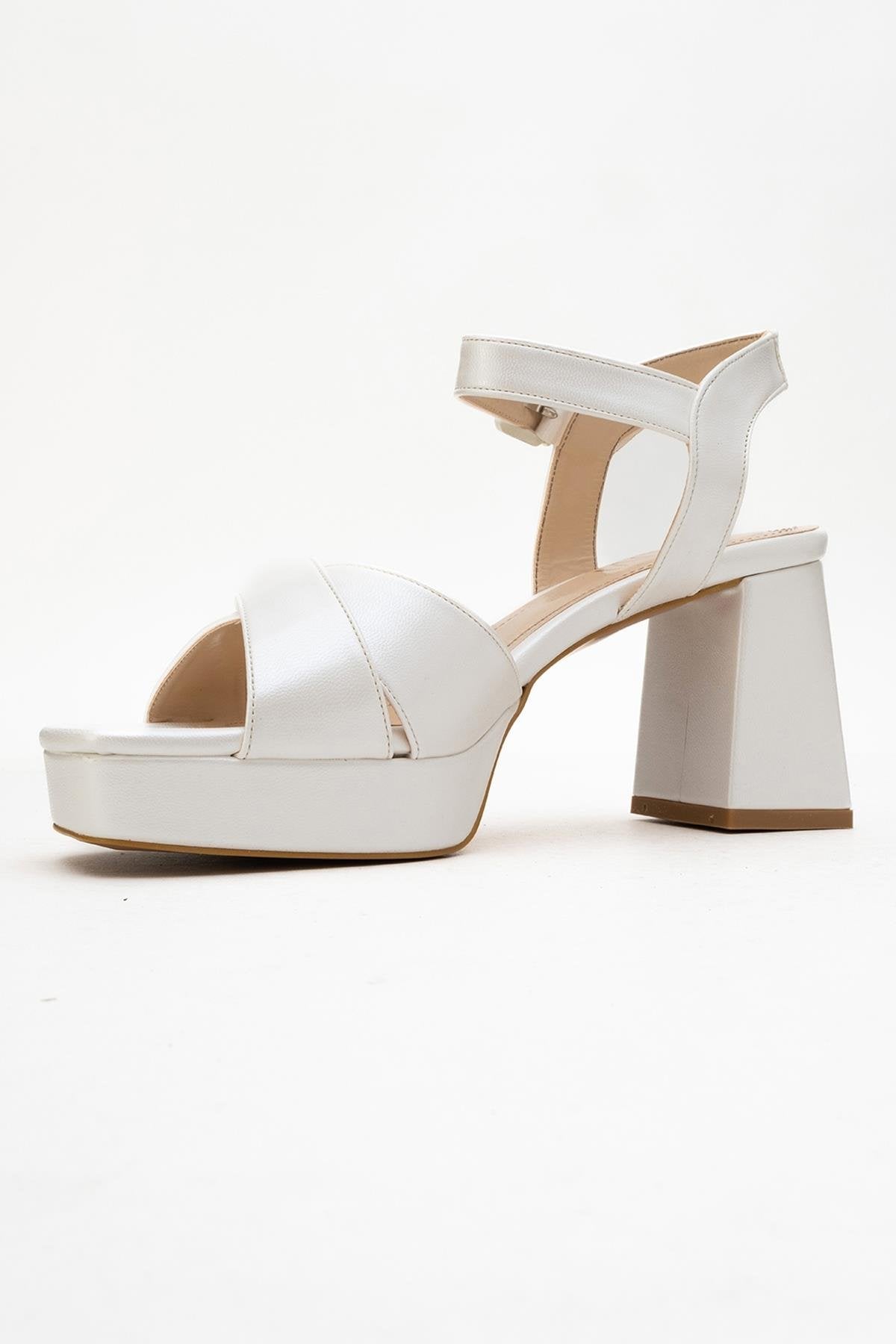 Lisbon - Pearl Platform Heel Shoe – heel view showing pearl, leather, Vowalisse