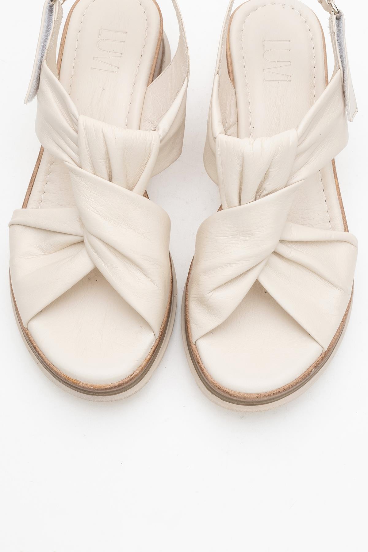Oara - Beige Leather Sandal – side view showing leather, Vowalisse