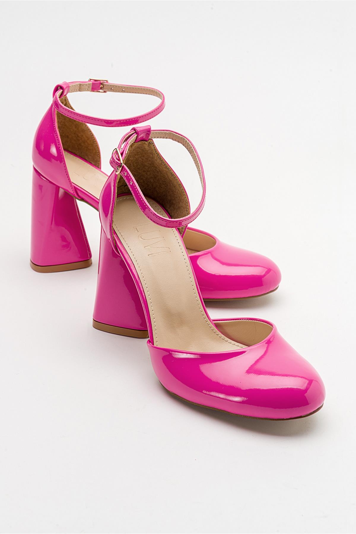 Oslo - Fuchsia Heeled Shoe – front three-quarter view showing leather, Vowalisse