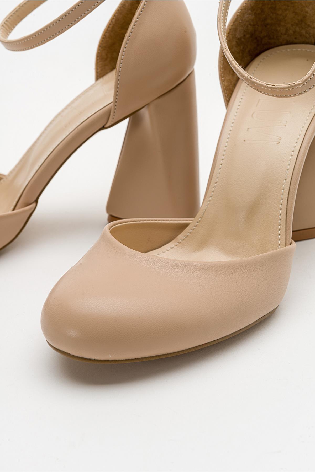 Oslo - Beige Heeled Shoe – detail view showing leather, Vowalisse