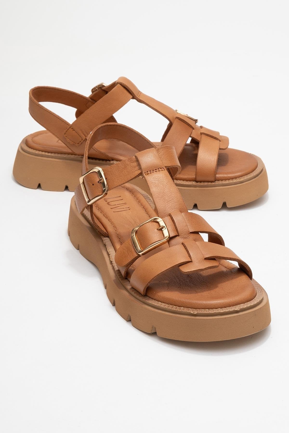 Melvin Cognac Brown Leather Sandal – front three-quarter view showing leather, red, Vowalisse