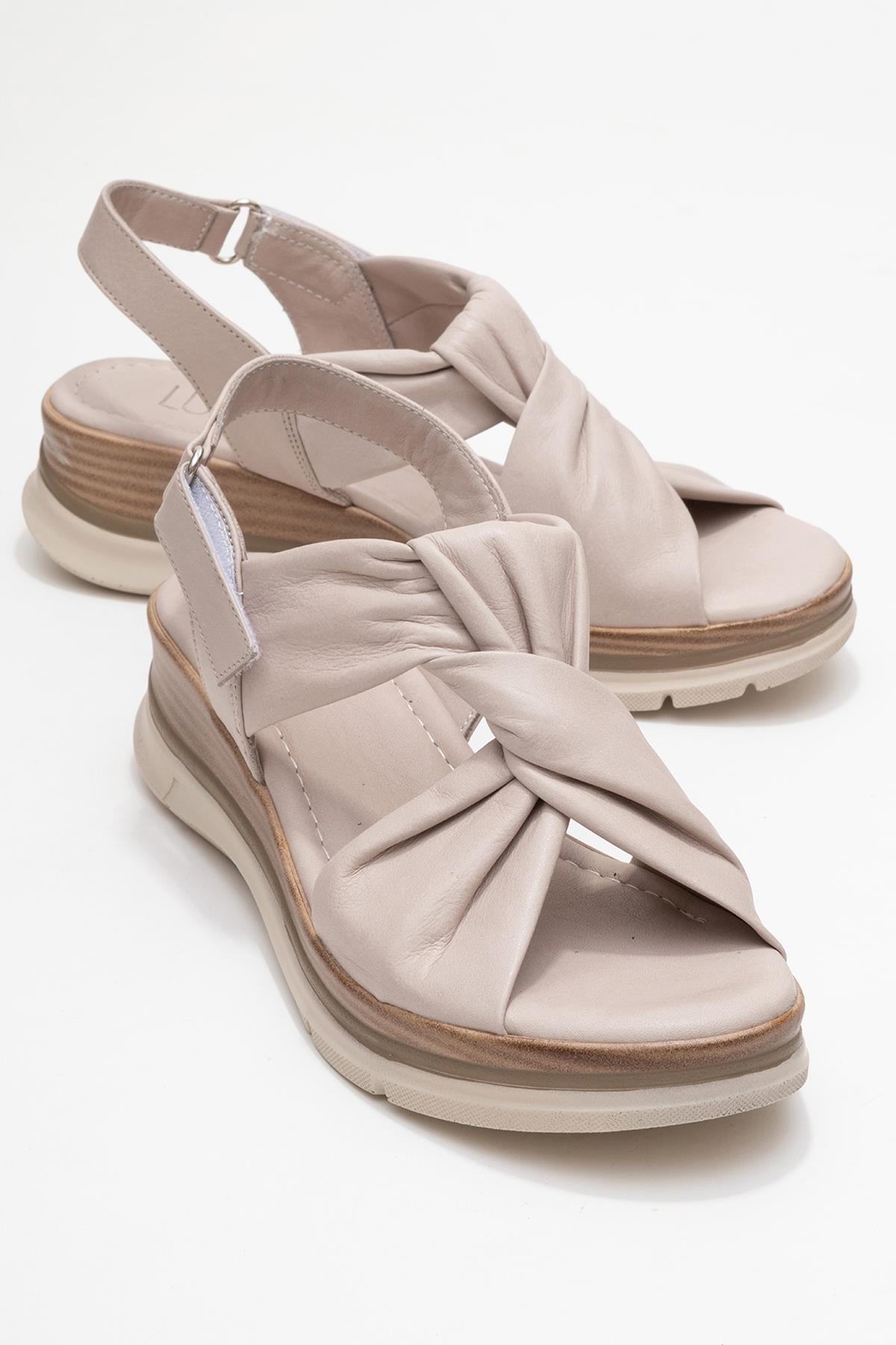 Oara - Cream Leather Sandal – front three-quarter view showing leather, Vowalisse