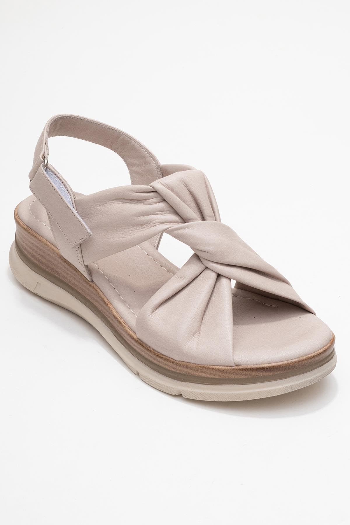 Oara - Cream Leather Sandal – detail view showing leather, Vowalisse