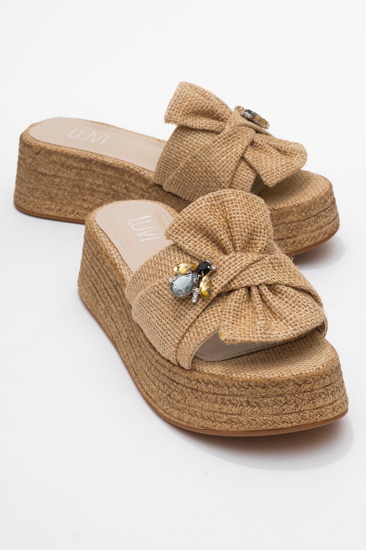 Shara Beige Braided Bow & Bee Buckle Platform Sandal – front three-quarter view showing bow, leather, red, Vowalisse