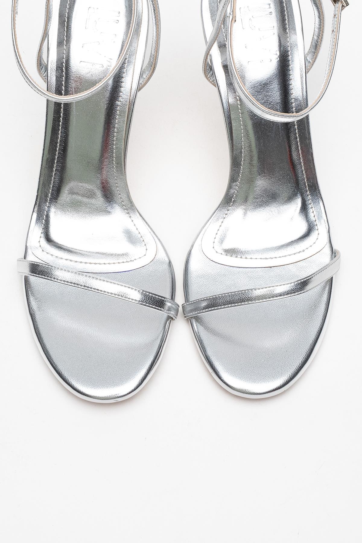 Jasmin - Silver Single-Strap Heeled Shoe – side view showing leather, silver, Vowalisse