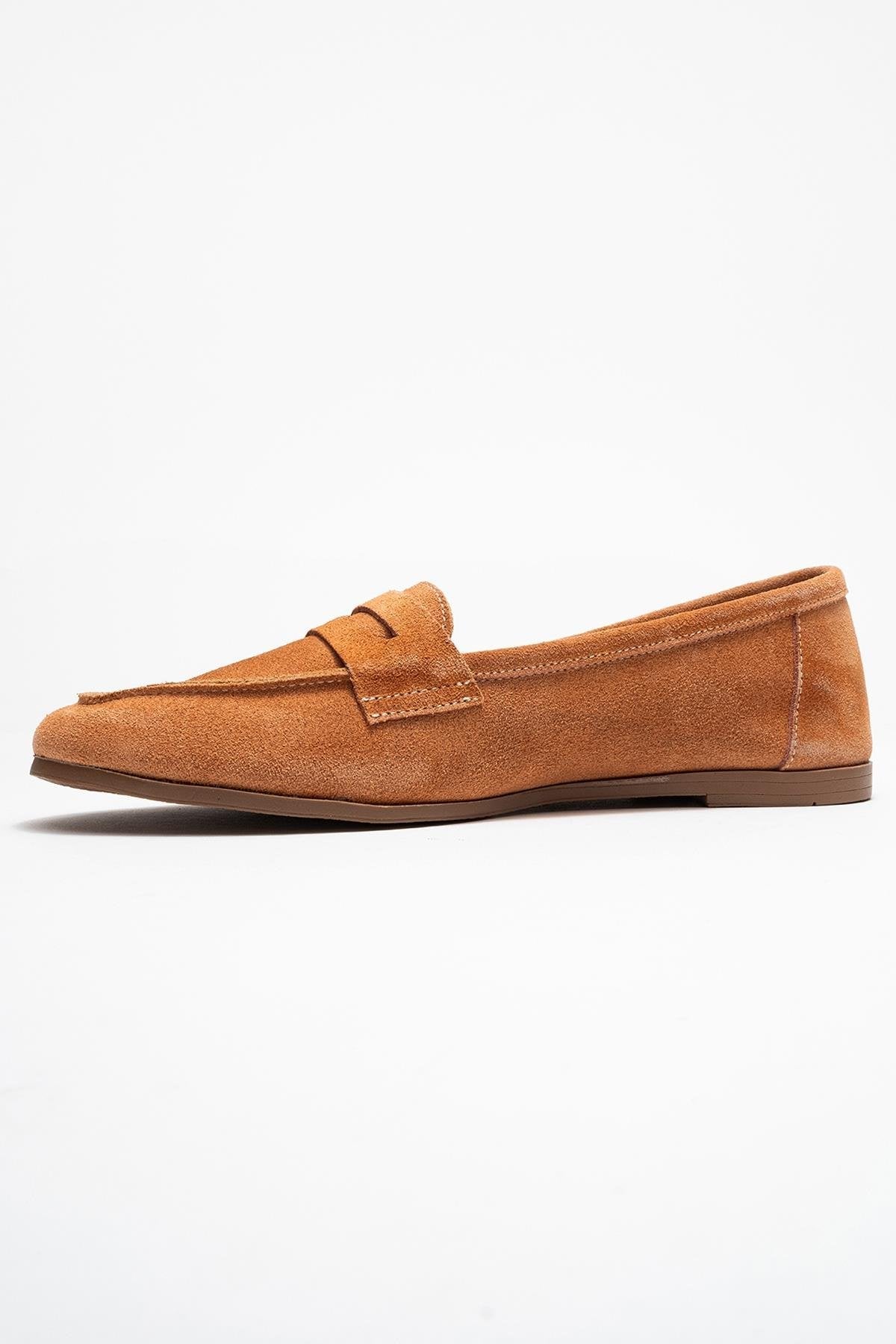 F02 - Honey Suede Genuine Leather Loafer – heel view showing leather, suede, Vowalisse