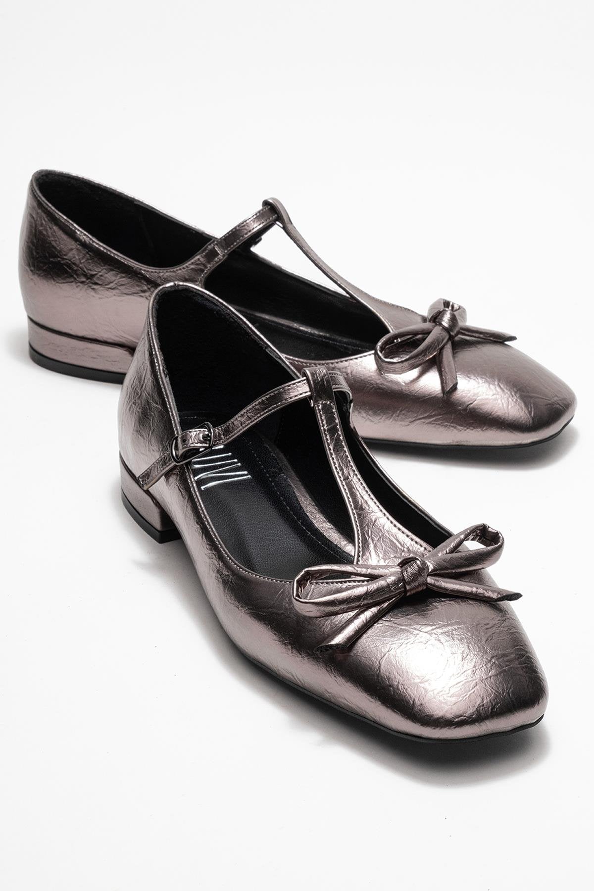 Lorena - Platinum Ballet Flat – front three-quarter view showing bow, leather, Vowalisse