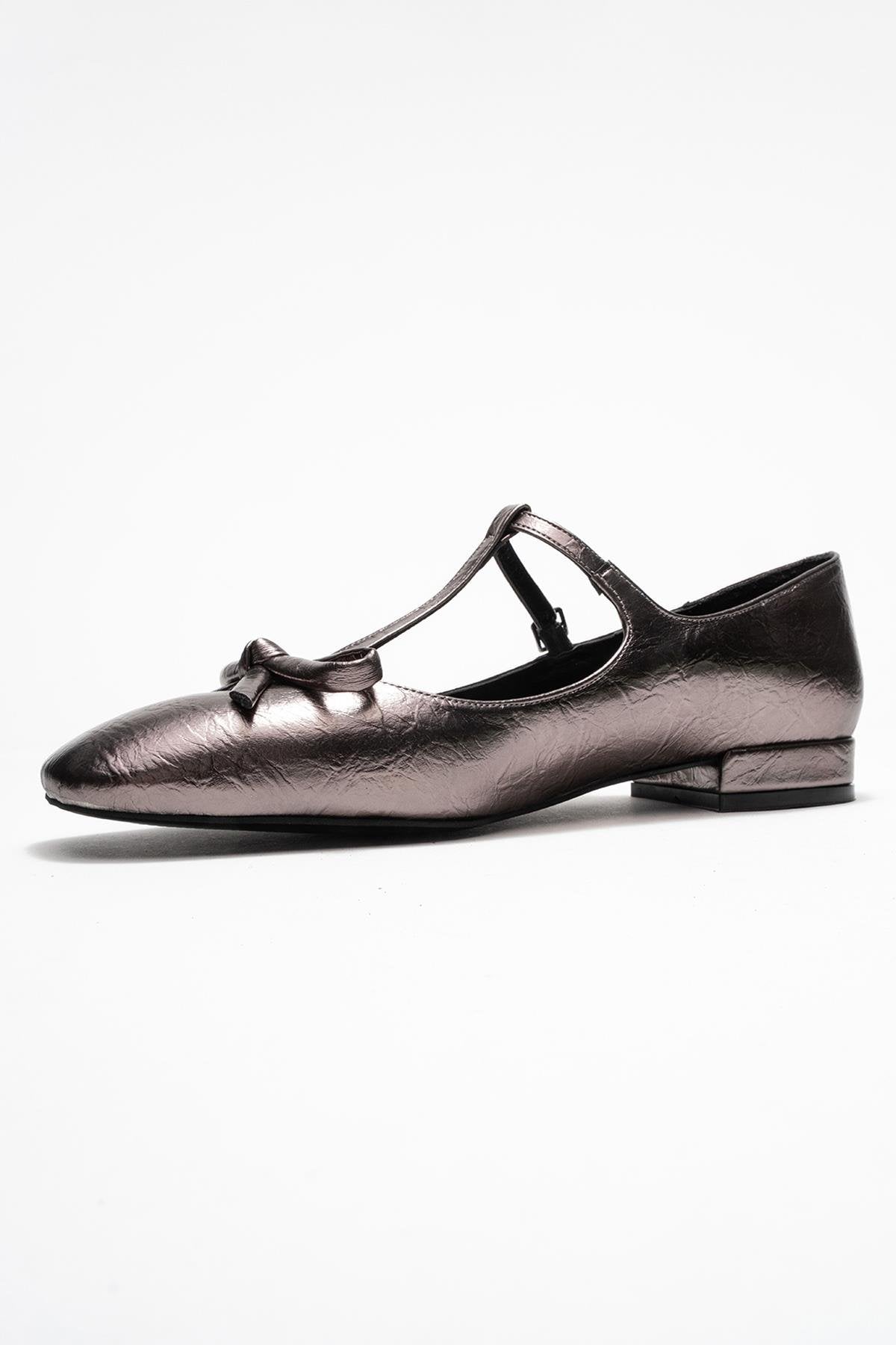 Lorena - Platinum Ballet Flat – heel view showing bow, leather, Vowalisse