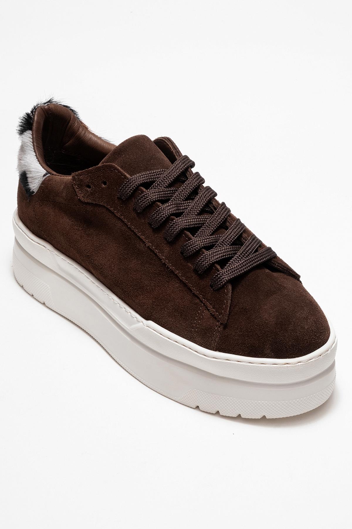 Anabel - Taupe Genuine Leather Casual Sneaker – detail view showing leather, Vowalisse