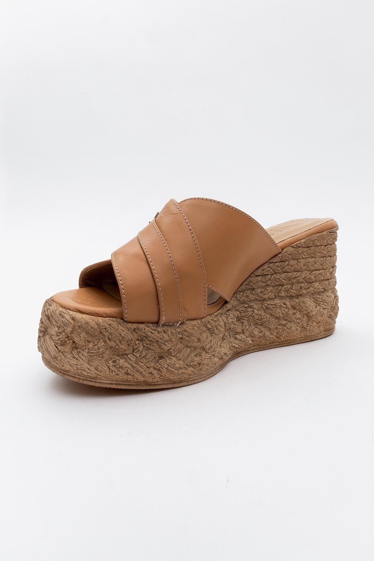 Palmas - Cognac Brown Leather Platform Sandal – detail view showing leather, Vowalisse